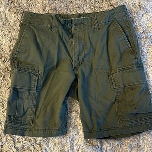 Men’s Old Navy cargo shorts